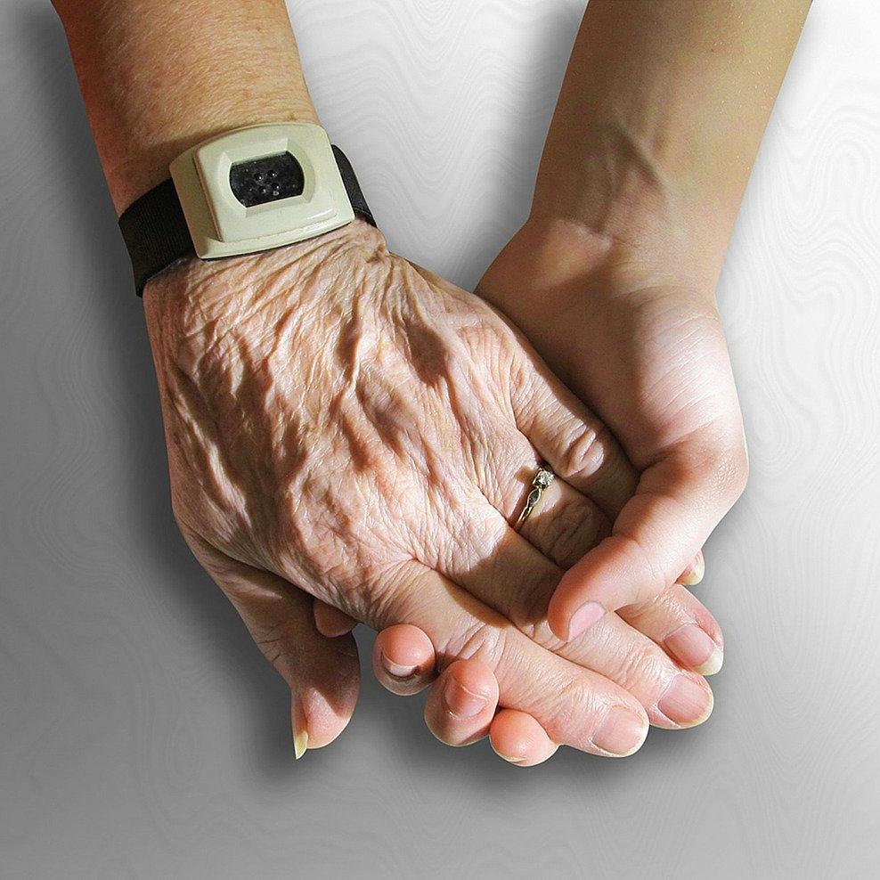 Hand in Hand - alt und jung